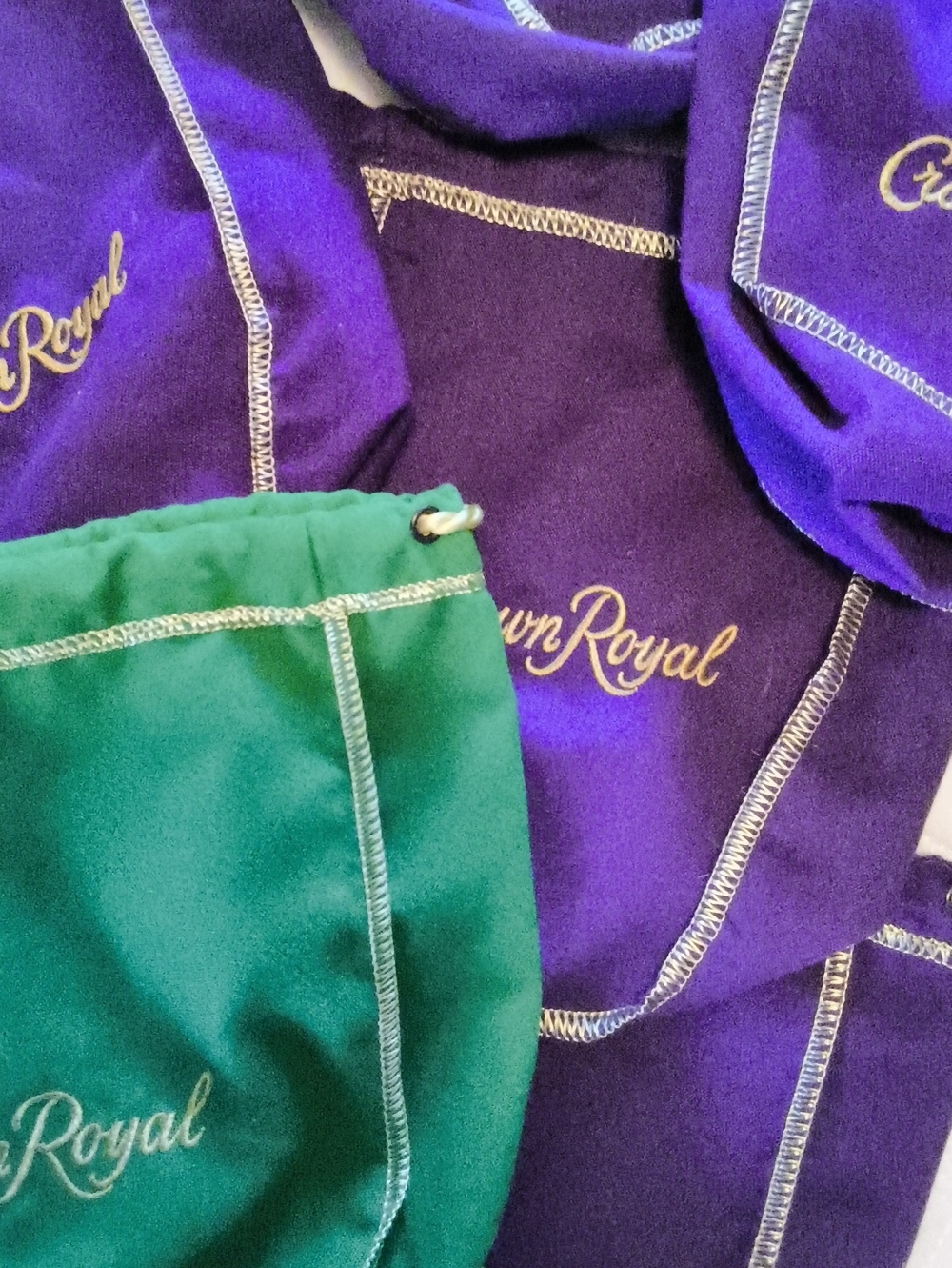 Green Velvet Drawstring Pouch - Picture 2 of 5